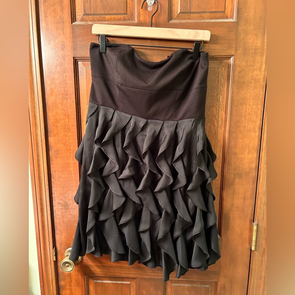 💜 CLEARANCE 2/5 LAUREN CONRAD Cute Strapless Little Black dress. Size 12.